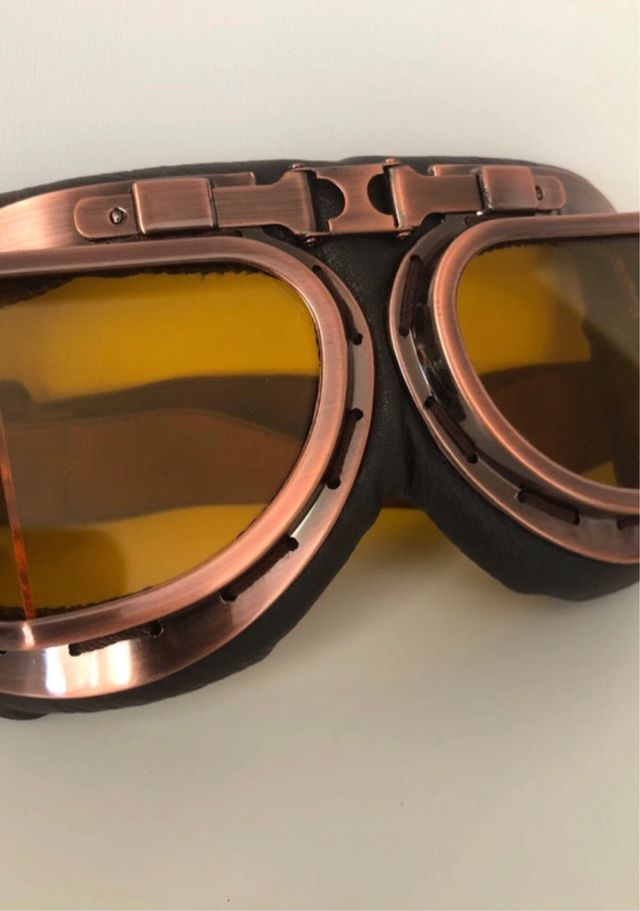 Occhiali vintage da motociclista