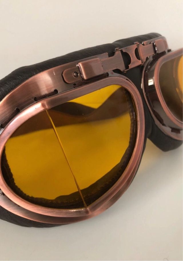 Occhiali vintage da motociclista