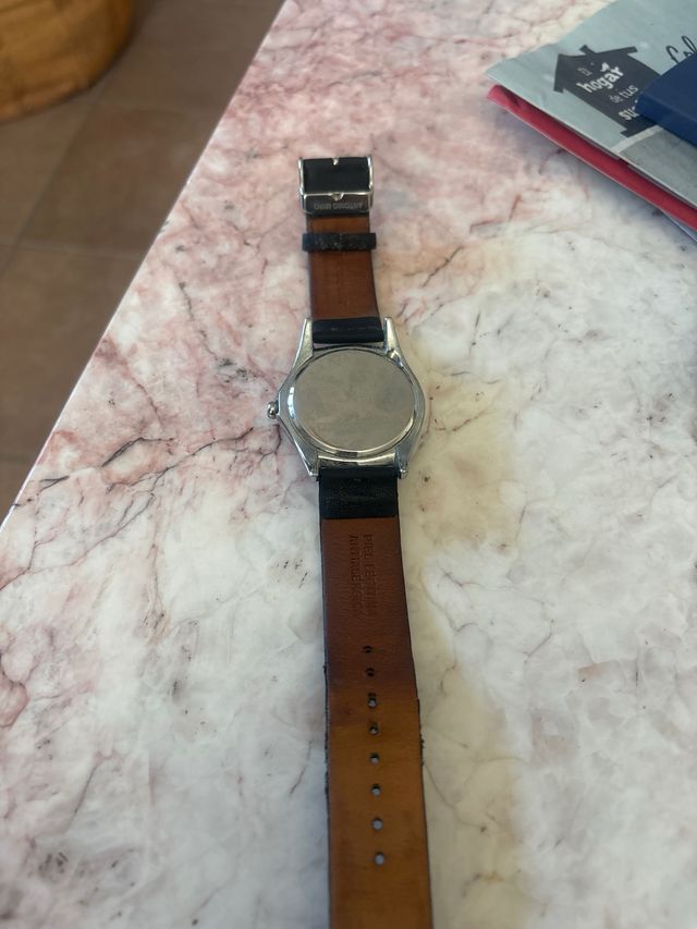 Reloj Antonio Miro