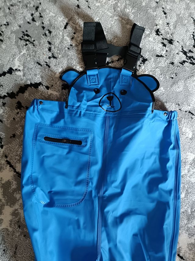 Traje de pesca con botas para niños