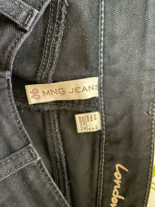 Pantalon pitillo negro 