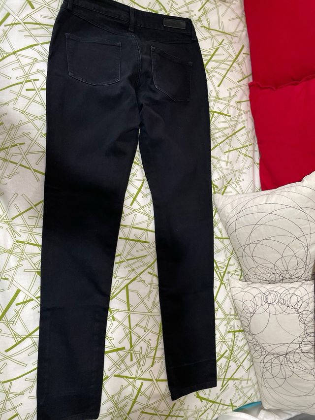 Pantalon pitillo negro 