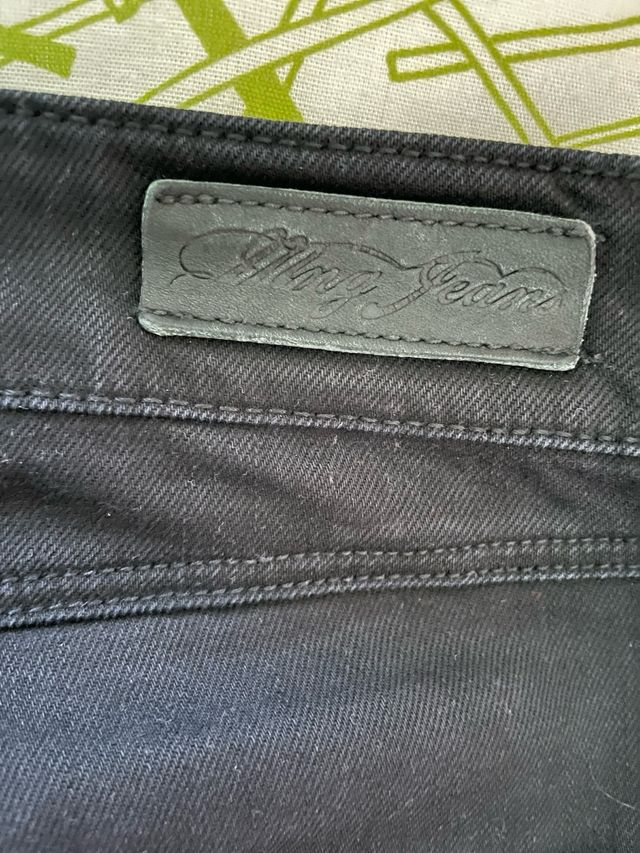 Pantalon pitillo negro 