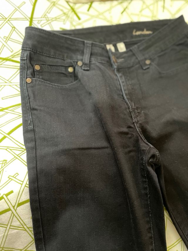 Pantalon pitillo negro 