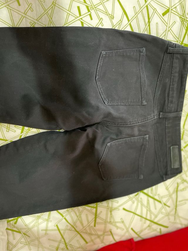 Pantalon pitillo negro 