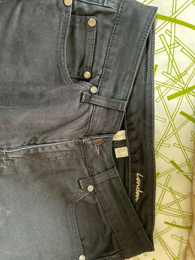 Pantalon pitillo negro 