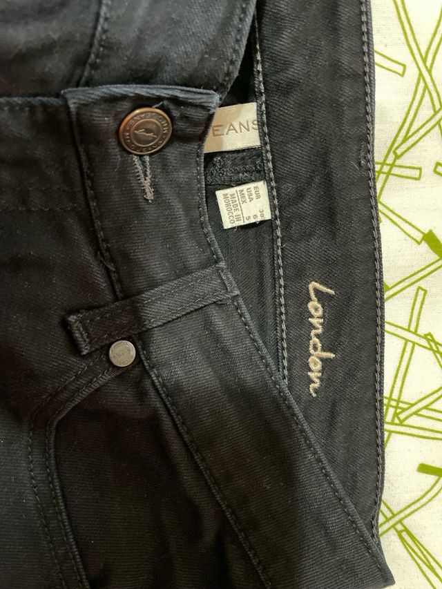 Pantalon pitillo negro 