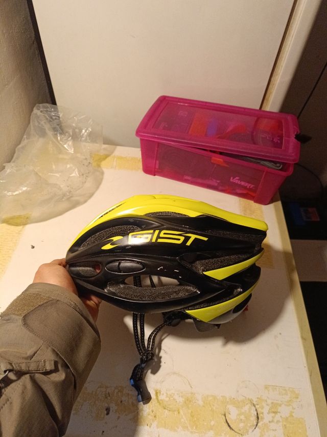 Casco ciclismo gist Ares
