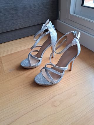Sandalias tacón talla 36 plateadas