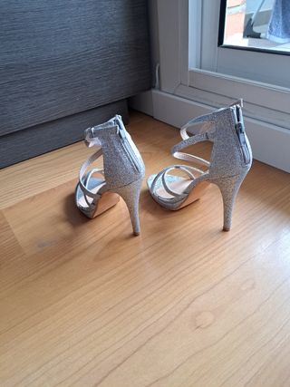 Sandalias tacón talla 36 plateadas