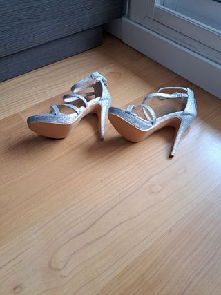 Sandalias tacón talla 36 plateadas