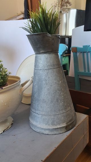 Jarras de zinc antiguas