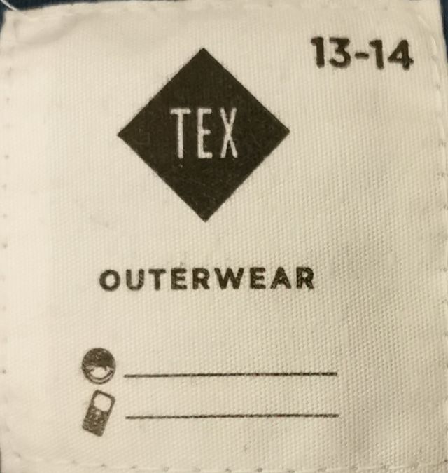 Chaqueta roja y azul