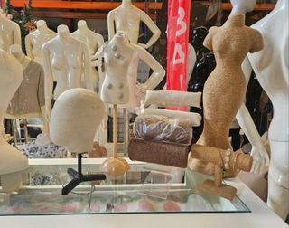 2 EXPOSITORES DE COLLARES Y COMPLEMENTOS