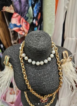 2 EXPOSITORES DE COLLARES Y COMPLEMENTOS