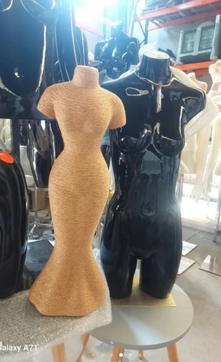 2 EXPOSITORES DE COLLARES Y COMPLEMENTOS