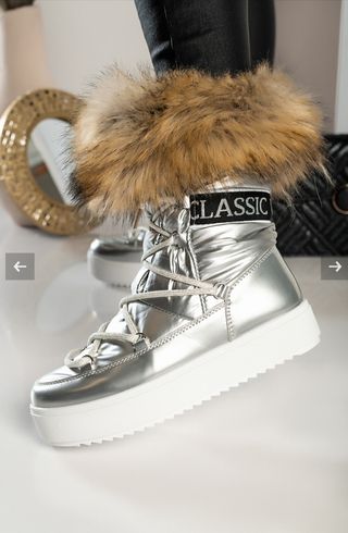 Botas plateadas con pelo