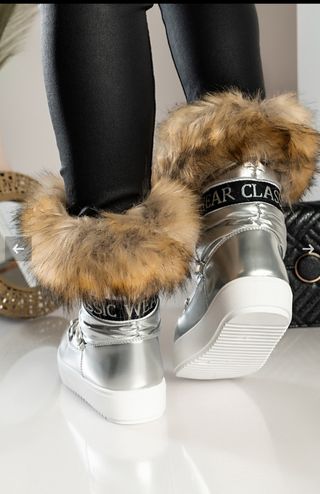 Botas plateadas con pelo