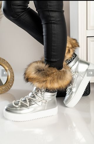 Botas plateadas con pelo