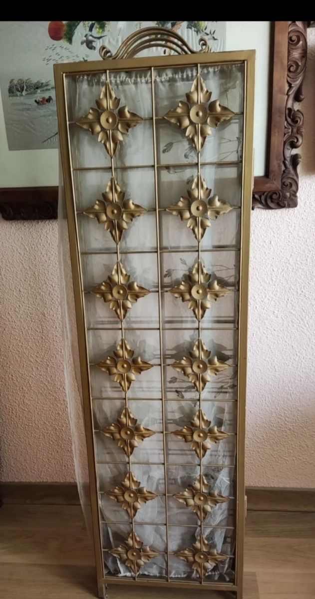 Biombo de metal dorado con 4 hojas plegables