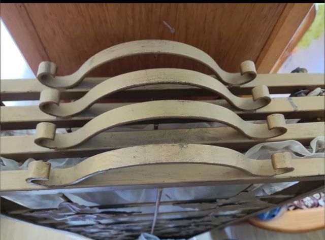 Biombo de metal dorado con 4 hojas plegables