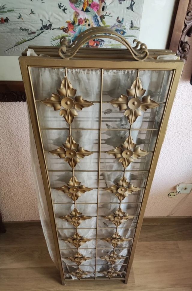 Biombo de metal dorado con 4 hojas plegables