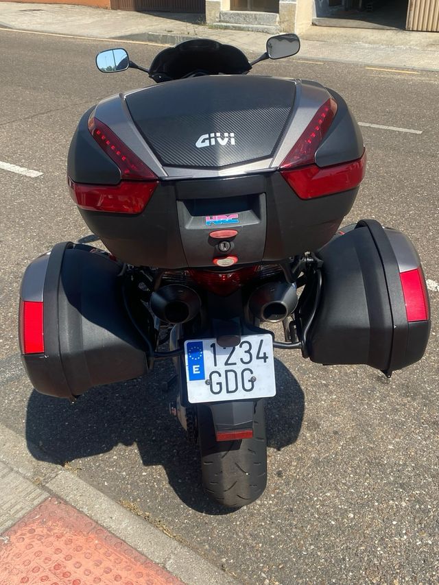Honda Vfr 800 Vtec 2008 con maletas y leovince