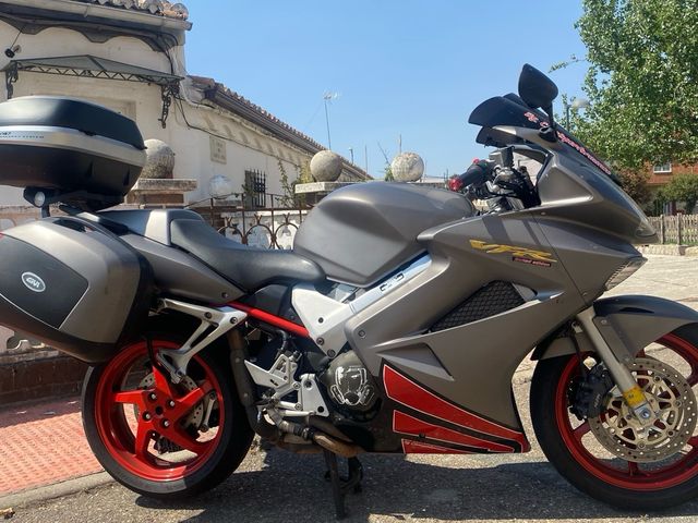 Honda Vfr 800 Vtec 2008 con maletas y leovince