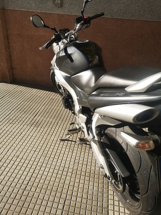Suzuki GSR 600 k6