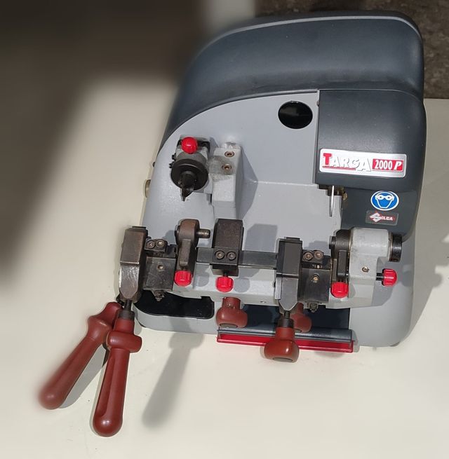 Macchina duplicatrice per chiavi targa 2000 SILCA