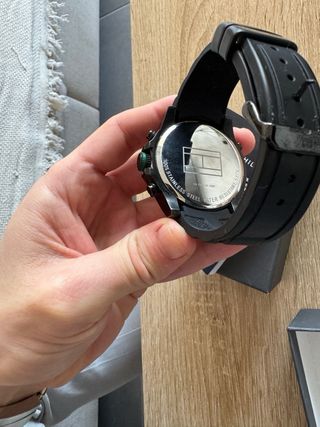 Reloj Tommy Hilfiger estilo gshock