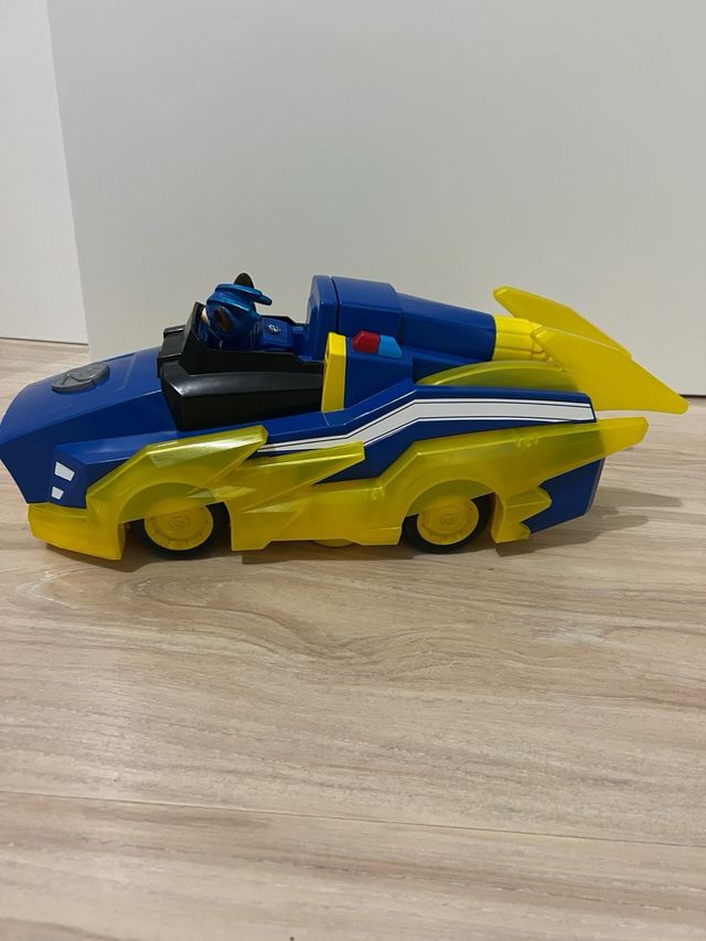 Coche Chase Transforming Deluxe Vehículo con Luces