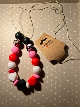 Collar lactancia hecho a mano.