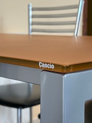 Mesa cristal y 4 sillas