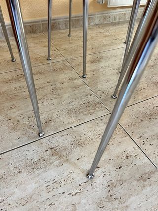 Mesa cristal y 4 sillas