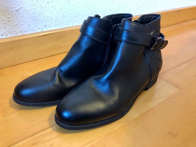 Botines negros de mujer