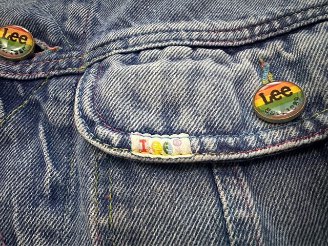 Chaqueta vaquera Lee LGTBIQ