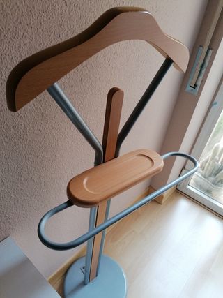 Galán de noche de madera y aluminio