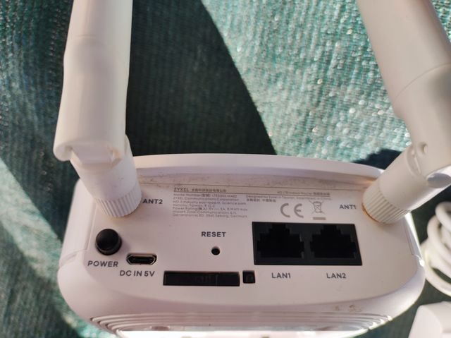 Zyxel Router dual-band Wi-Fi LTE 4G aperto