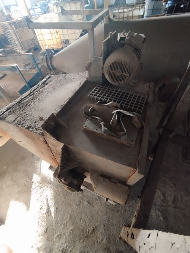 Centrífuga pequeña de plástico triturado