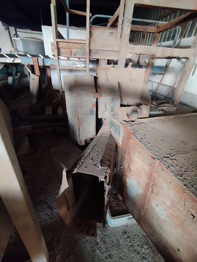 Centrífuga pequeña de plástico triturado