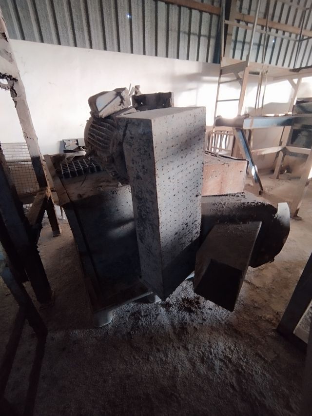 Centrífuga pequeña de plástico triturado