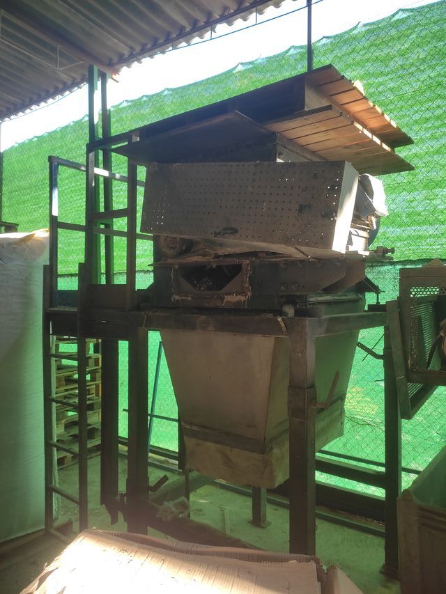 Centrífuga pequeña de plástico triturado