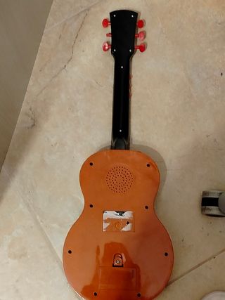 Chitarra giocattolo