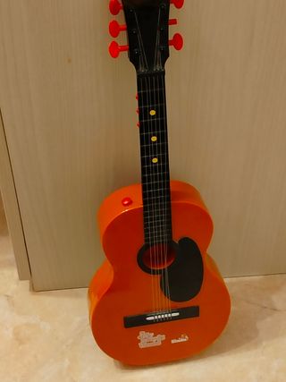 Chitarra giocattolo