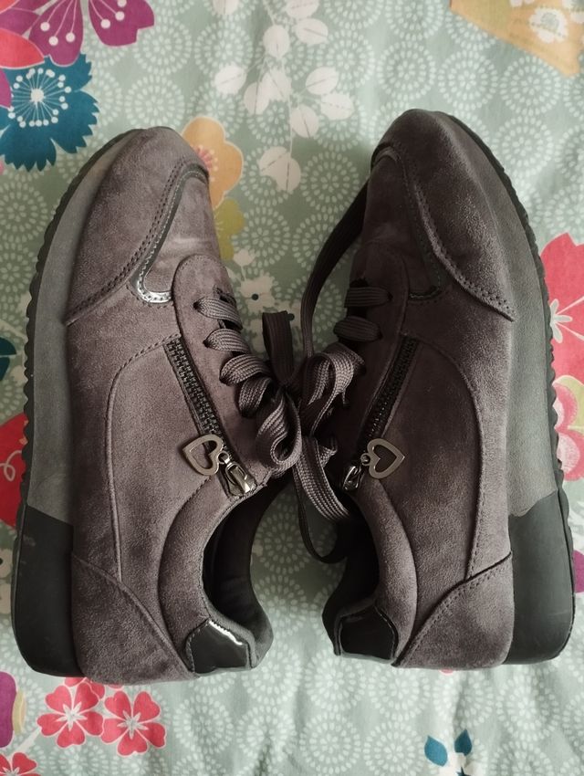 Zapatillas grises