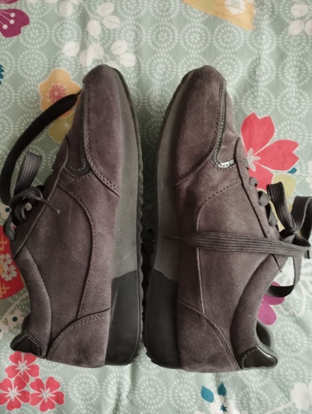 Zapatillas grises