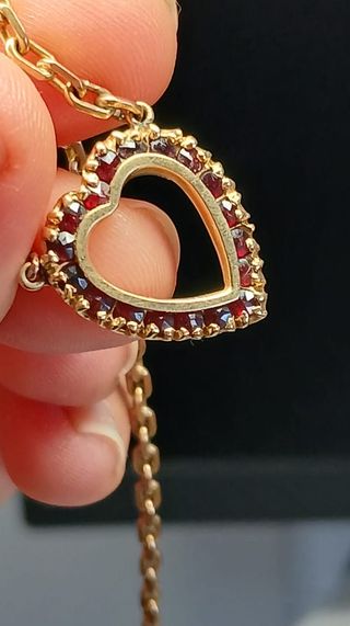 Cadena oro 18K colgante corazon y granates 