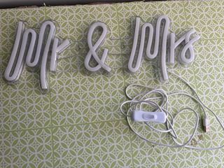 Mr y mrs led