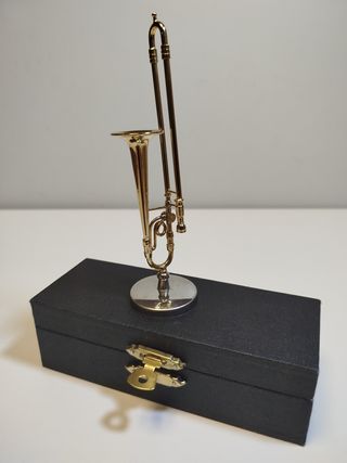 Trombón de vara en miniatura con soporte y estuche
